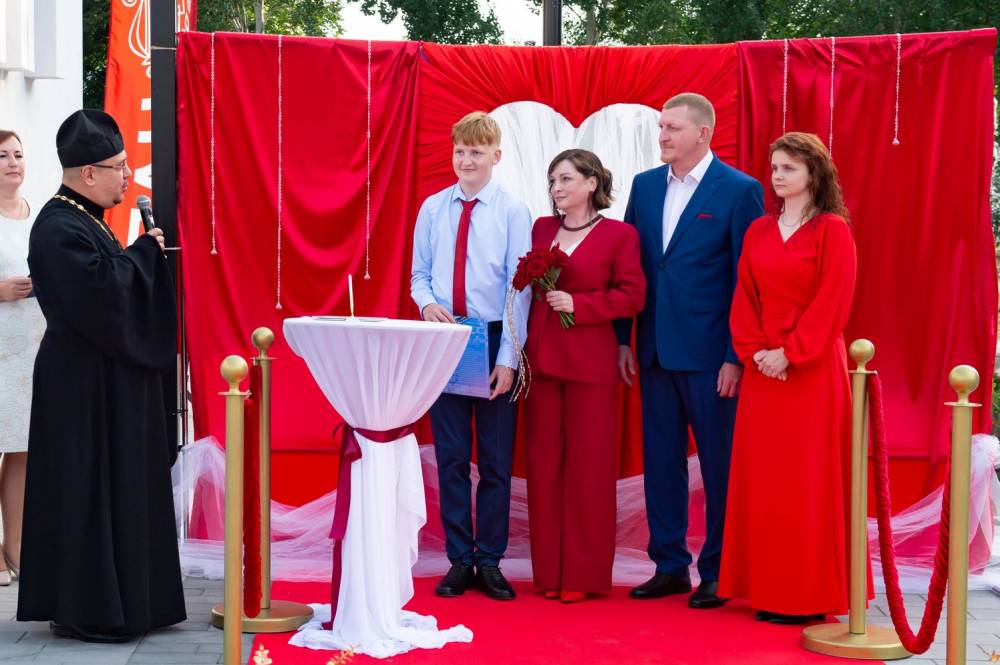 Более 500 зрителей стали участниками городского фестиваля &laquo;Свадебный бум&raquo;, посвященного Дню семьи, любви и верности!